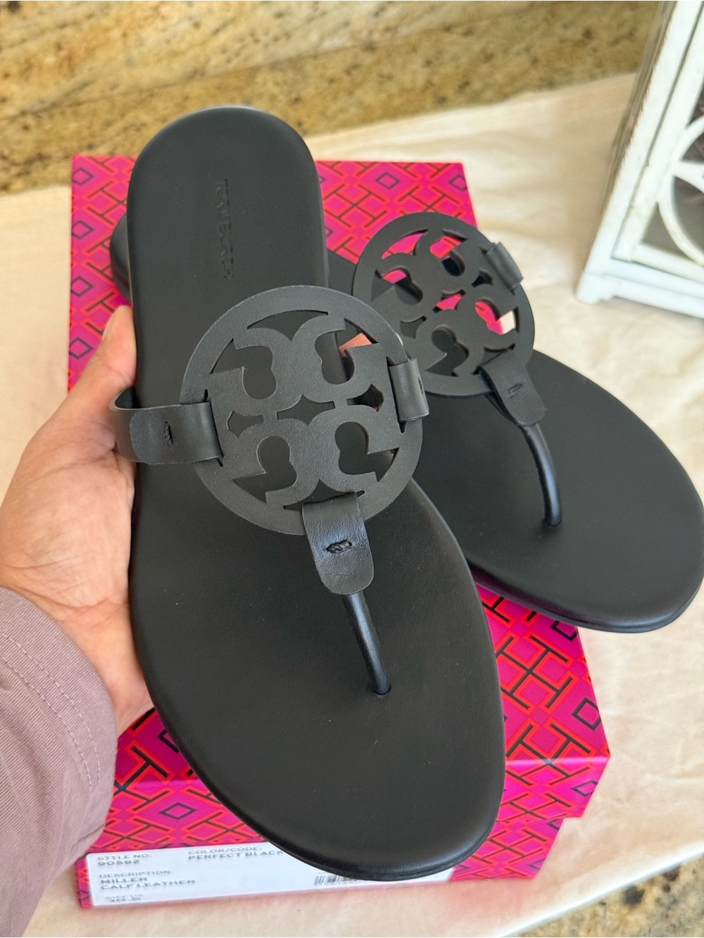 New Tory Burch Black calf Leather Logo Thong Sandals in black